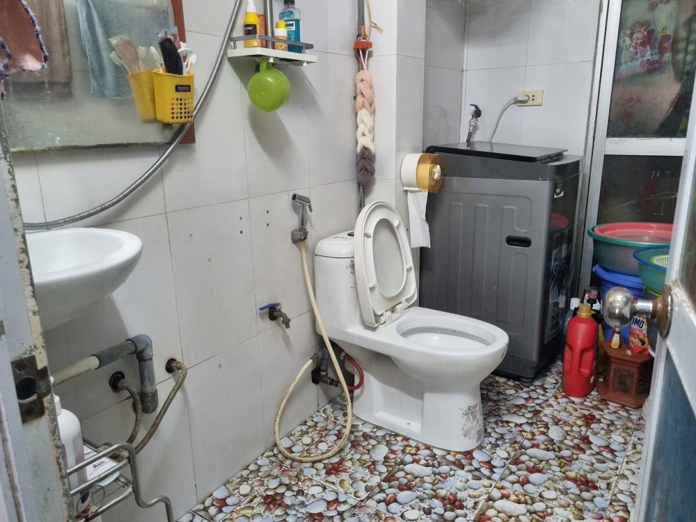 Bán Căn Hộ Tập Thể Nghĩa Tân - 2PN - 3.54 Tỷ - Vị Trí Đẹp