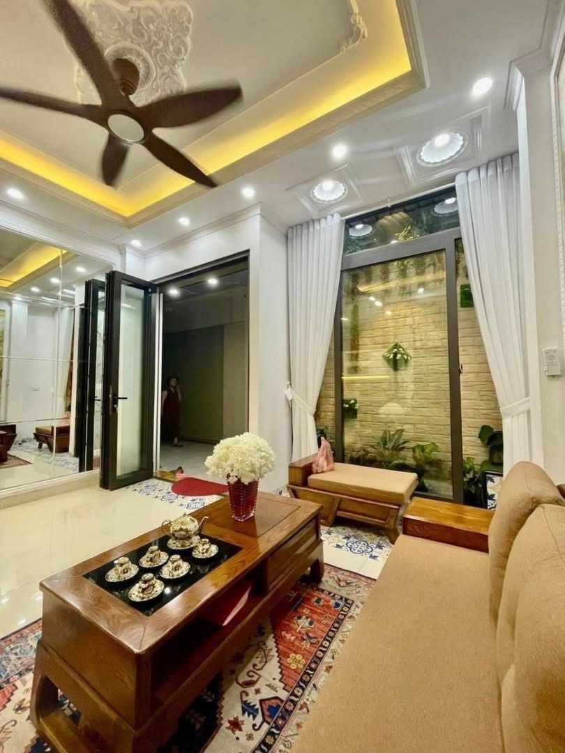 Bán nhà Huỳnh Thúc Kháng, Hà Đông - 35m2, 4 Tầng, Oto Đỗ Cửa, Giá 10.3 tỷ