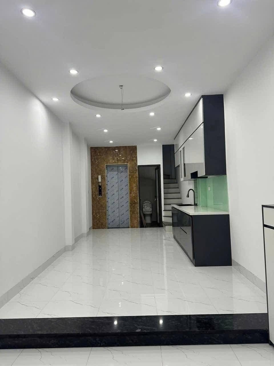 Quang Tiến Đại Mỗ: Nhà 6 Tầng, Thang Máy, Ô Tô Đỗ Cửa, Giá 7 Tỷ