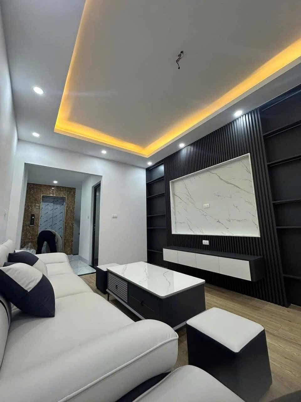 Quang Tiến Đại Mỗ: Nhà 6 Tầng, Thang Máy, Ô Tô Đỗ Cửa, Giá 7 Tỷ