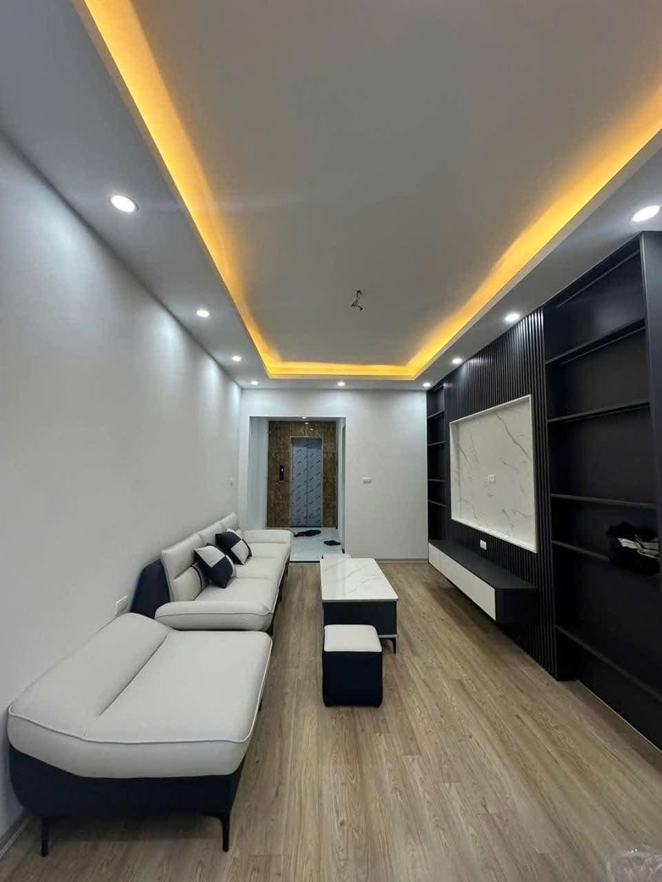Quang Tiến Đại Mỗ: Nhà 6 Tầng, Thang Máy, Ô Tô Đỗ Cửa, Giá 7 Tỷ