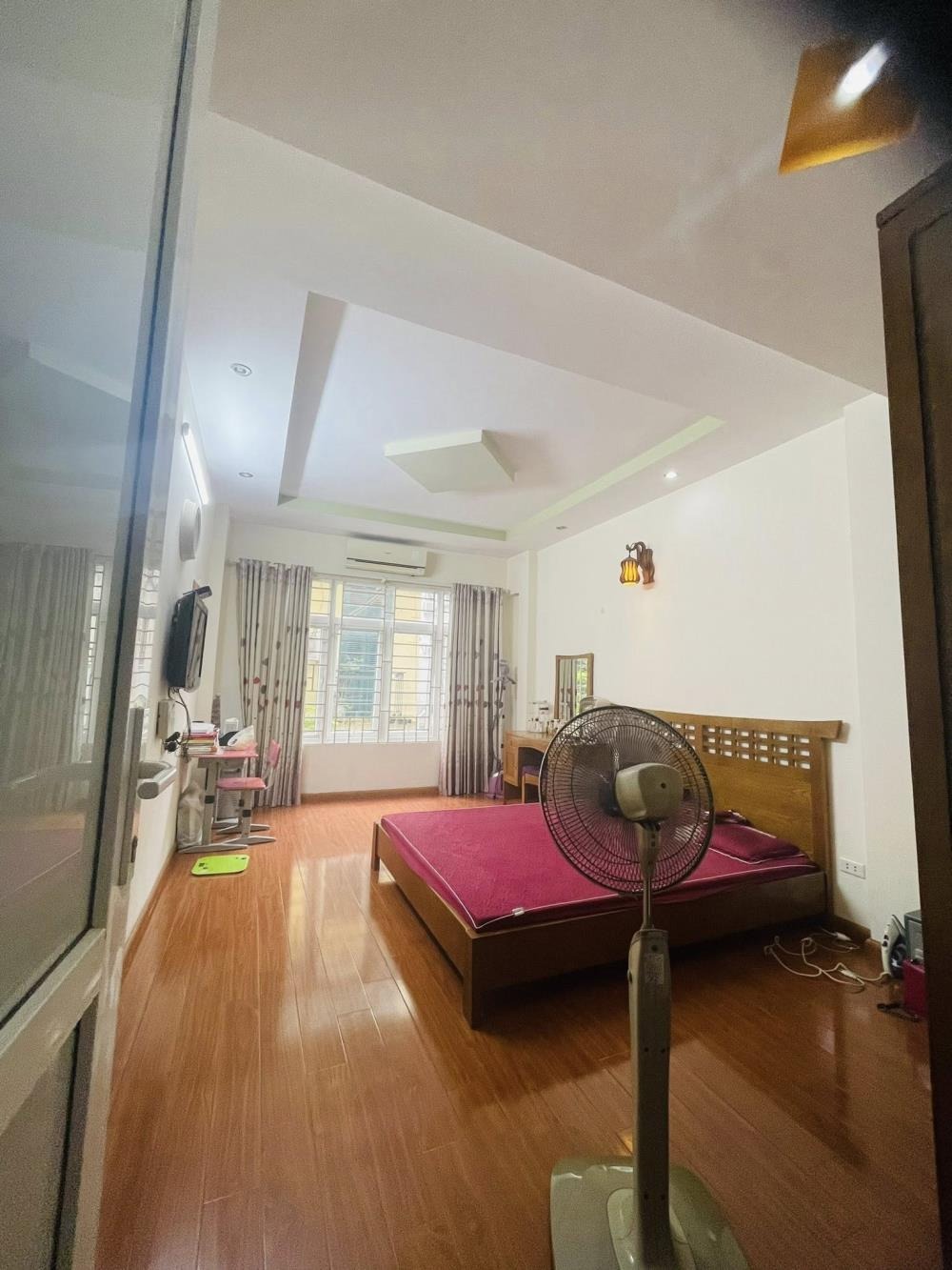 Bán nhà 5 tầng Hoàng Quốc Việt, gara ô tô, 16.9 tỷ