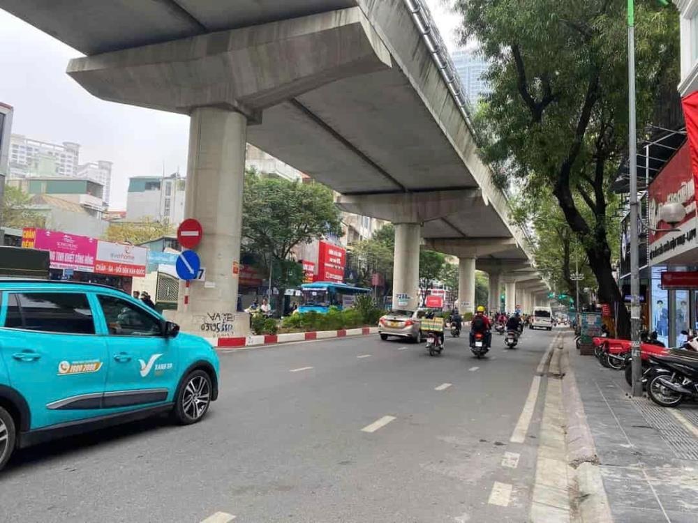 Chính chủ bán nhà mặt phố Cầu Giấy 4 tầng, 45m2, kinh doanh đắt khách