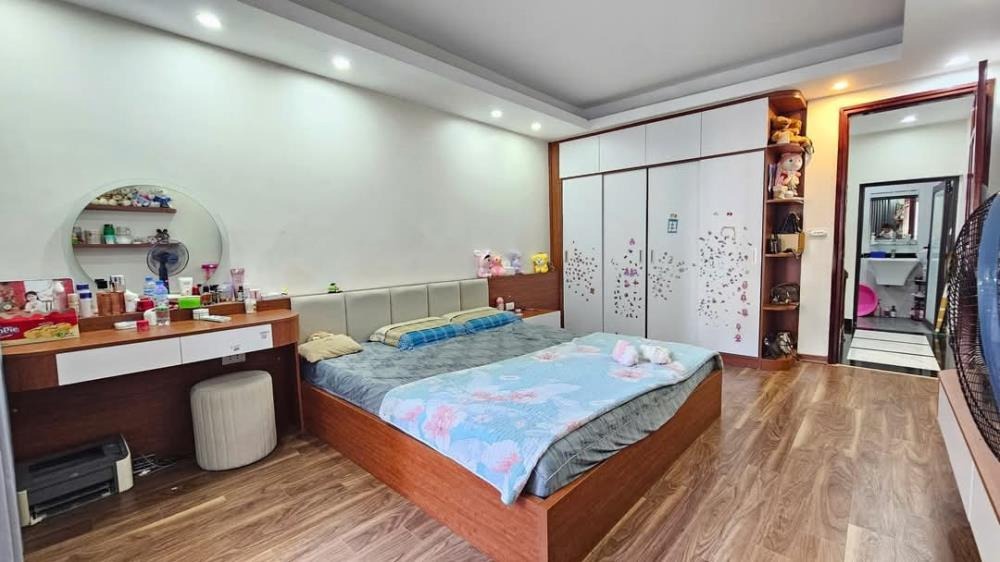 Ba Đình - Nhà Đẹp 5 Tầng, Gần Trường, Gần Chợ - Pháp Lý Sổ Đỏ
