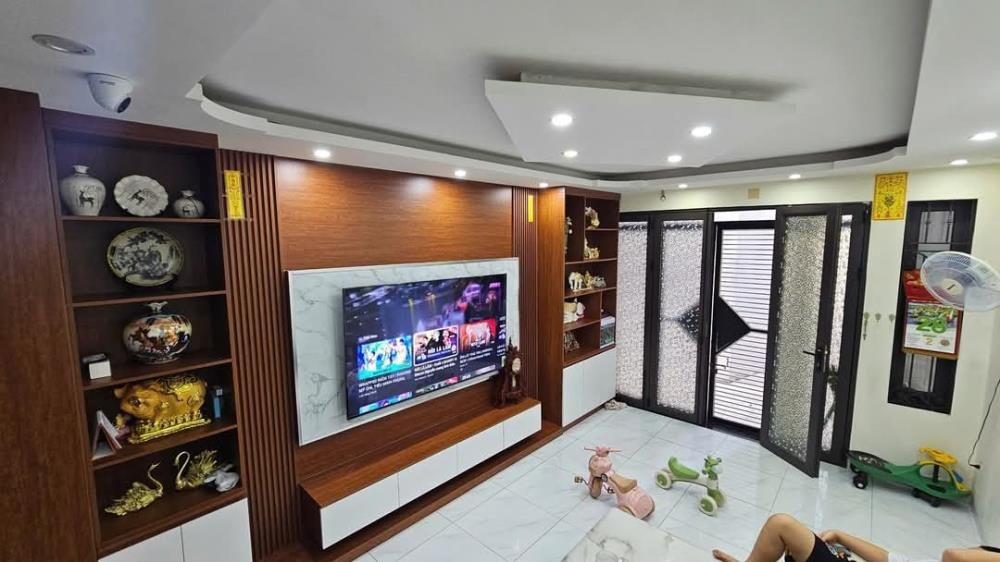 Ba Đình - Nhà Đẹp 5 Tầng, Gần Trường, Gần Chợ - Pháp Lý Sổ Đỏ