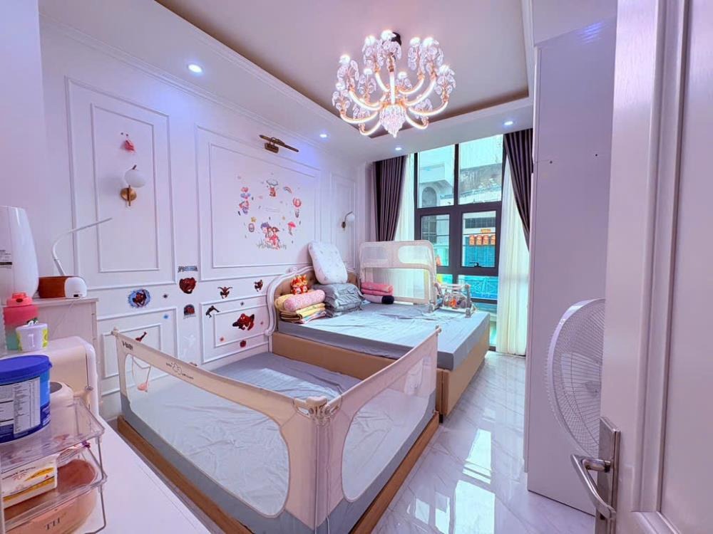 Bán nhà Quận 10: 4 tầng, 8.5 tỷ, 45m2, xe hơi, 3/2, Pháp lý chuẩn