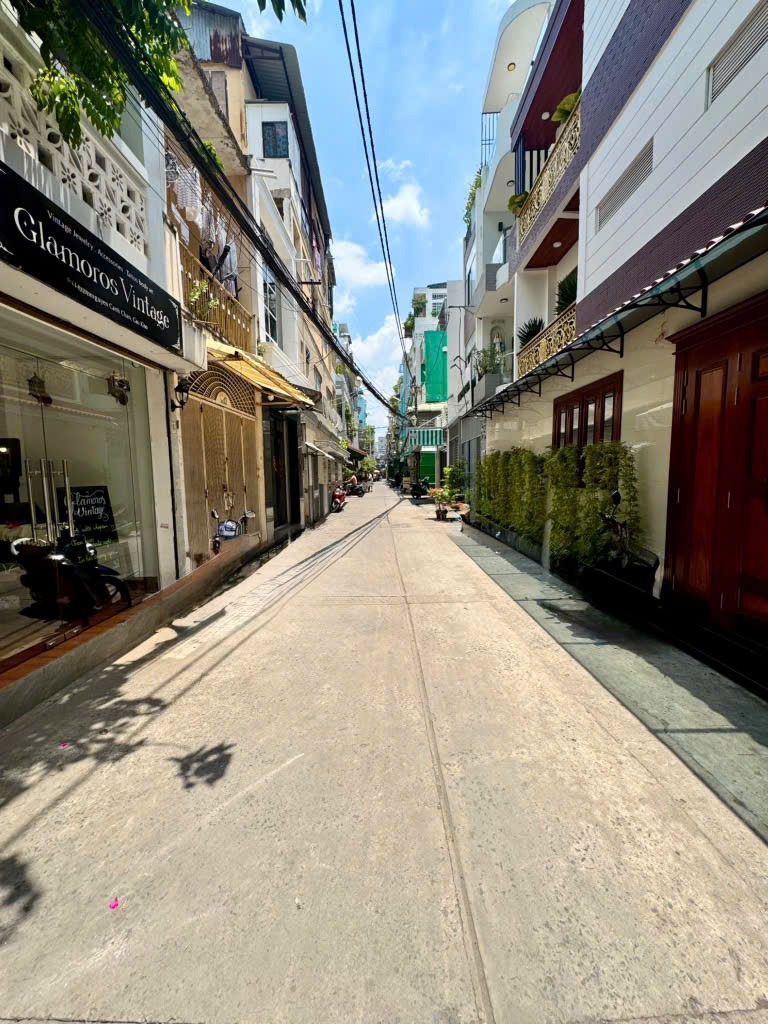 Bán nhà Quận 10: 4 tầng, 8.5 tỷ, 45m2, xe hơi, 3/2, Pháp lý chuẩn