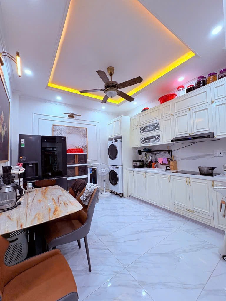 Bán nhà Quận 10: 4 tầng, 8.5 tỷ, 45m2, xe hơi, 3/2, Pháp lý chuẩn