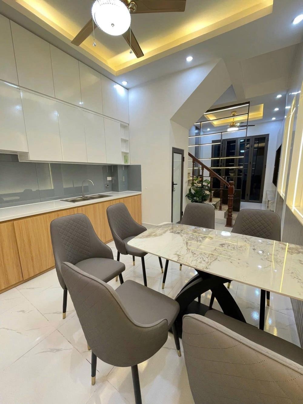 Bán nhà Đào Tấn, Ba Đình - 35m2, 4 Tầng, 4 Phòng Ngủ - Giá 6.95 Tỷ