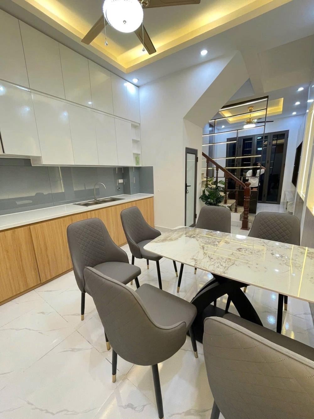 Bán nhà Đào Tấn, Ba Đình - 35m2, 4 Tầng, 4 Phòng Ngủ - Giá 6.95 Tỷ
