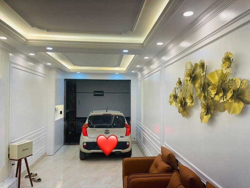 Bán nhà phố Lê Thanh Nghị, Hai Bà Trưng: 76m² - Ô tô vào nhà - Giá 18.7 tỷ