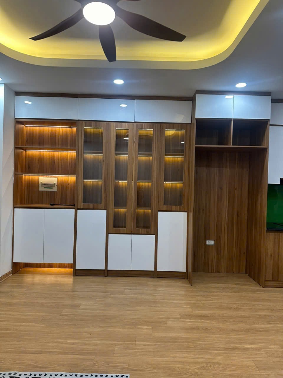 Bán Gấp Căn Hộ 70m2, 2PN, Linh Đàm - Giá 4.53 Tỷ (Bao Sang Tên)