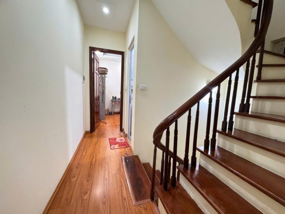 Bán Gấp Nhà Pháo Đài Láng - 38m2 - 5 Tầng - 10.6 Tỷ - Lô Góc