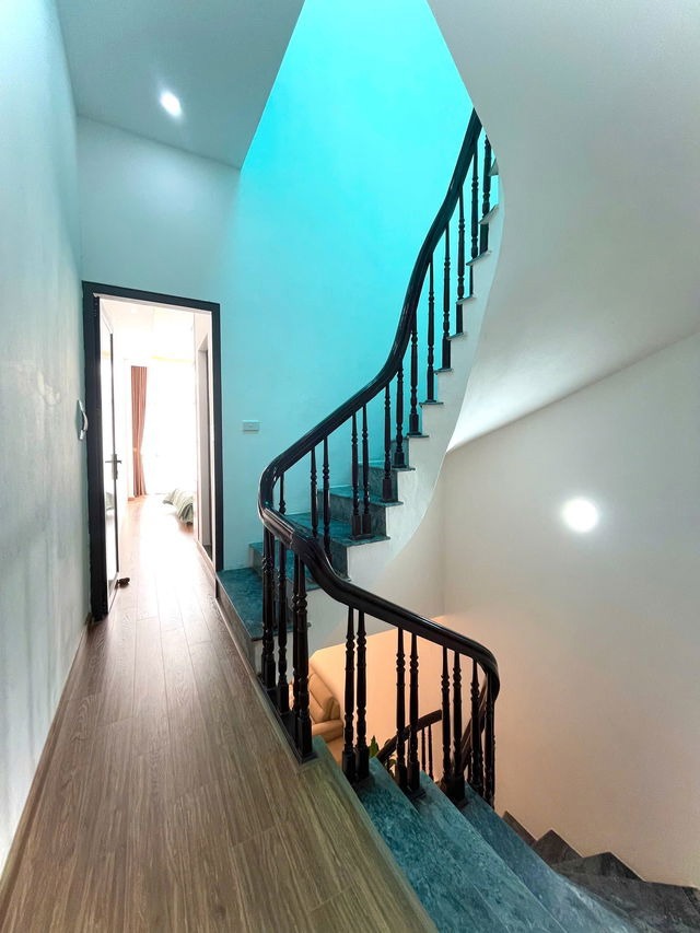 Bán Gấp Nhà Lô Góc Mỹ Đình: 40m2, 6 Tầng, Ô Tô Đỗ Cửa, Giá 7 Tỷ
