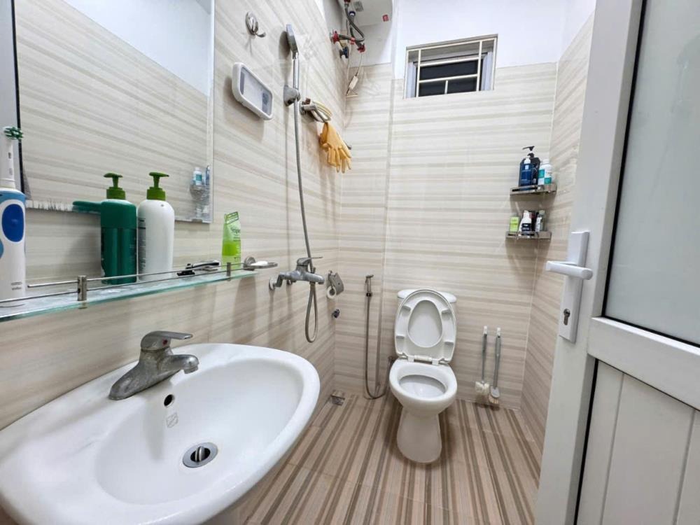 Bán Gấp Nhà Pháo Đài Láng - 38m2 - 5 Tầng - 10.6 Tỷ - Lô Góc