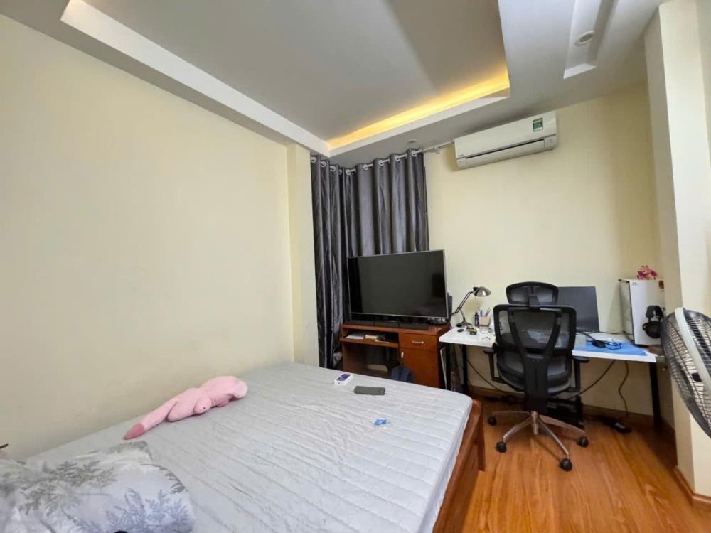 Bán Gấp Nhà Pháo Đài Láng - 38m2 - 5 Tầng - 10.6 Tỷ - Lô Góc