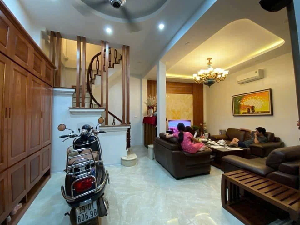 Nhà đẹp Đống Đa - 39m x 5 Tầng, Giá 11.2 Tỷ - Vị trí Vàng, Gần Ô Tô