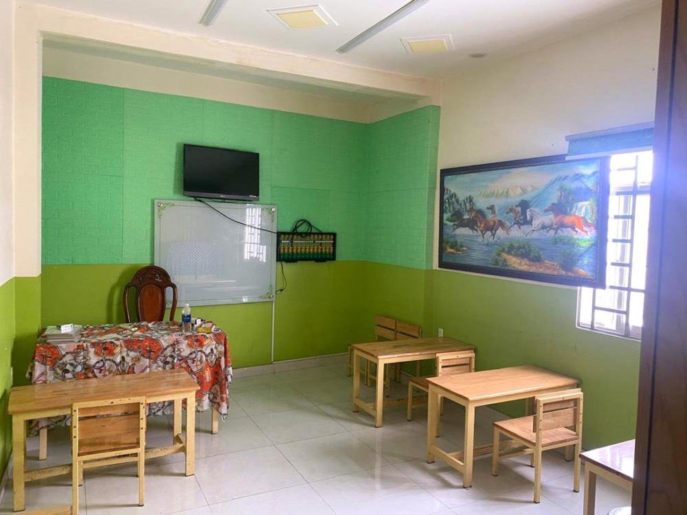Nhà 3 Tầng Mặt Tiền, 128m2, Giá 9.x Tỷ - Vị Trí Đắc Địa