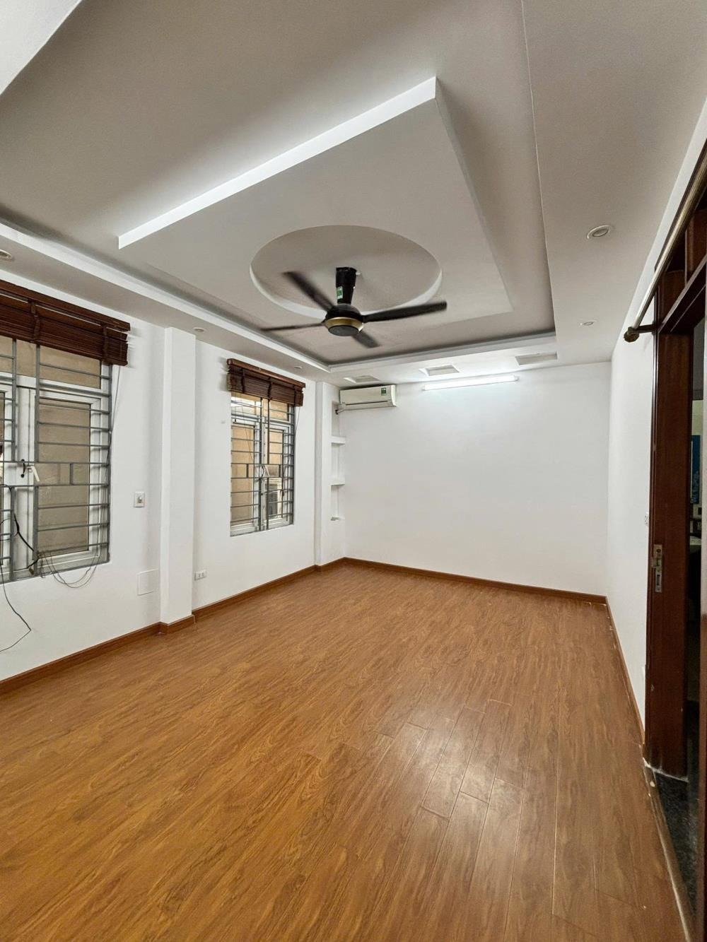 Nhà Đẹp Gần Ngã Tư Trường Chinh: 40m2, 5 Tầng, Ô Tô Tránh, Giá 7 Tỷ