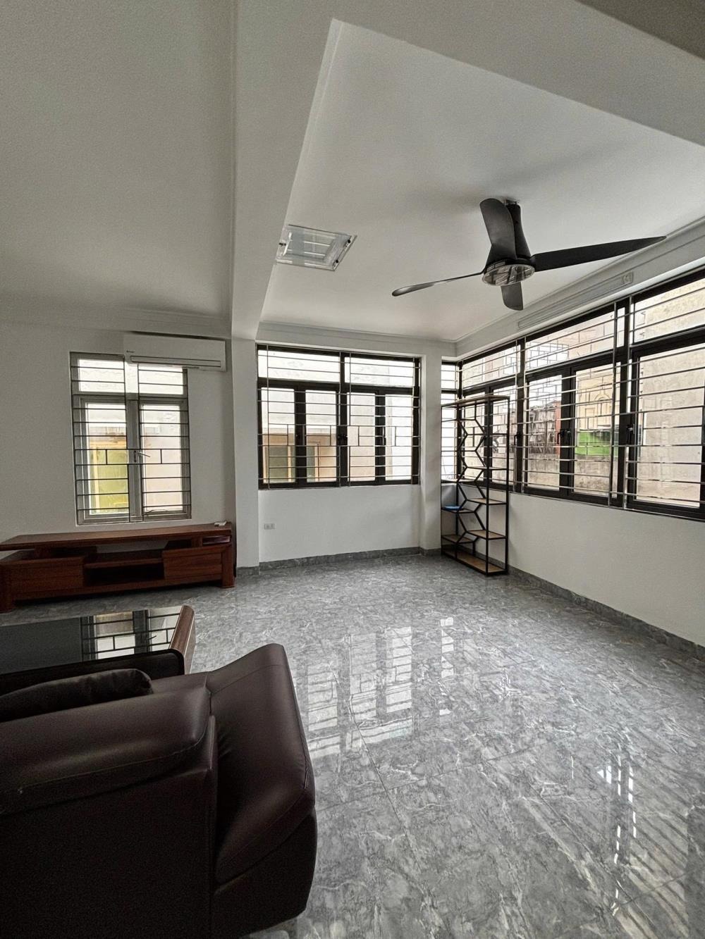Nhà Đẹp Gần Ngã Tư Trường Chinh: 40m2, 5 Tầng, Ô Tô Tránh, Giá 7 Tỷ