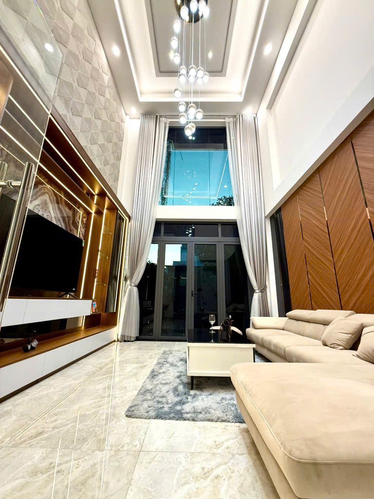 Bán nhà mặt tiền đường Nguyễn Văn Khối, P9, Gò Vấp - Hơn 16 tỷ - Full nội thất cao cấp
