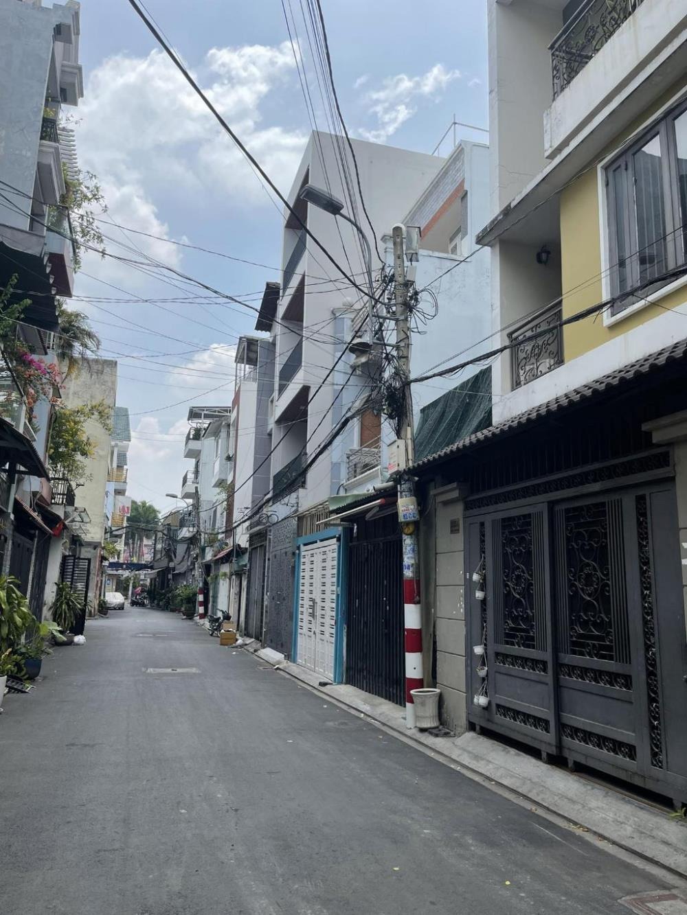 Bán nhà Tân Phú - 72m2, 4 tầng, giá 12 tỷ - Vị trí đắc địa, tiện kinh doanh