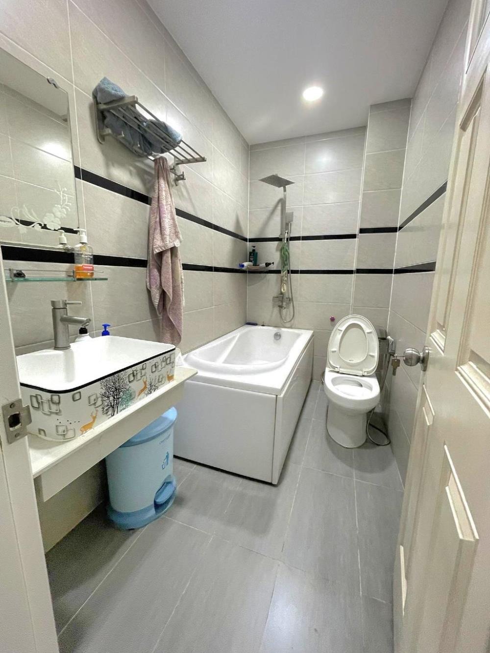 Bán nhà hẻm xe hơi, 4 tầng, 80m2, Nguyễn Hữu Tiến, Tân Phú - Giá 12.9 tỷ