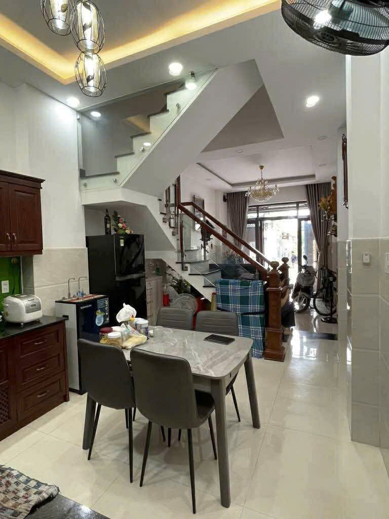 Nhà Đẹp Hiệp Bình, Thủ Đức: 4.5x15m, 4 Tầng, Gần KDC Hồng Long - Giá 8 Tỷ