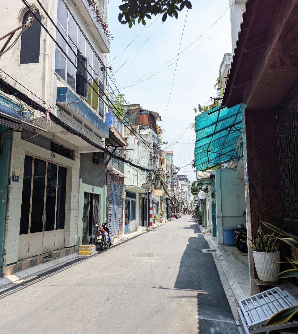 Nhà Mặt Tiền Tân Bình - 3 Tầng - Vị Trí Đắc Địa - Giá Tốt