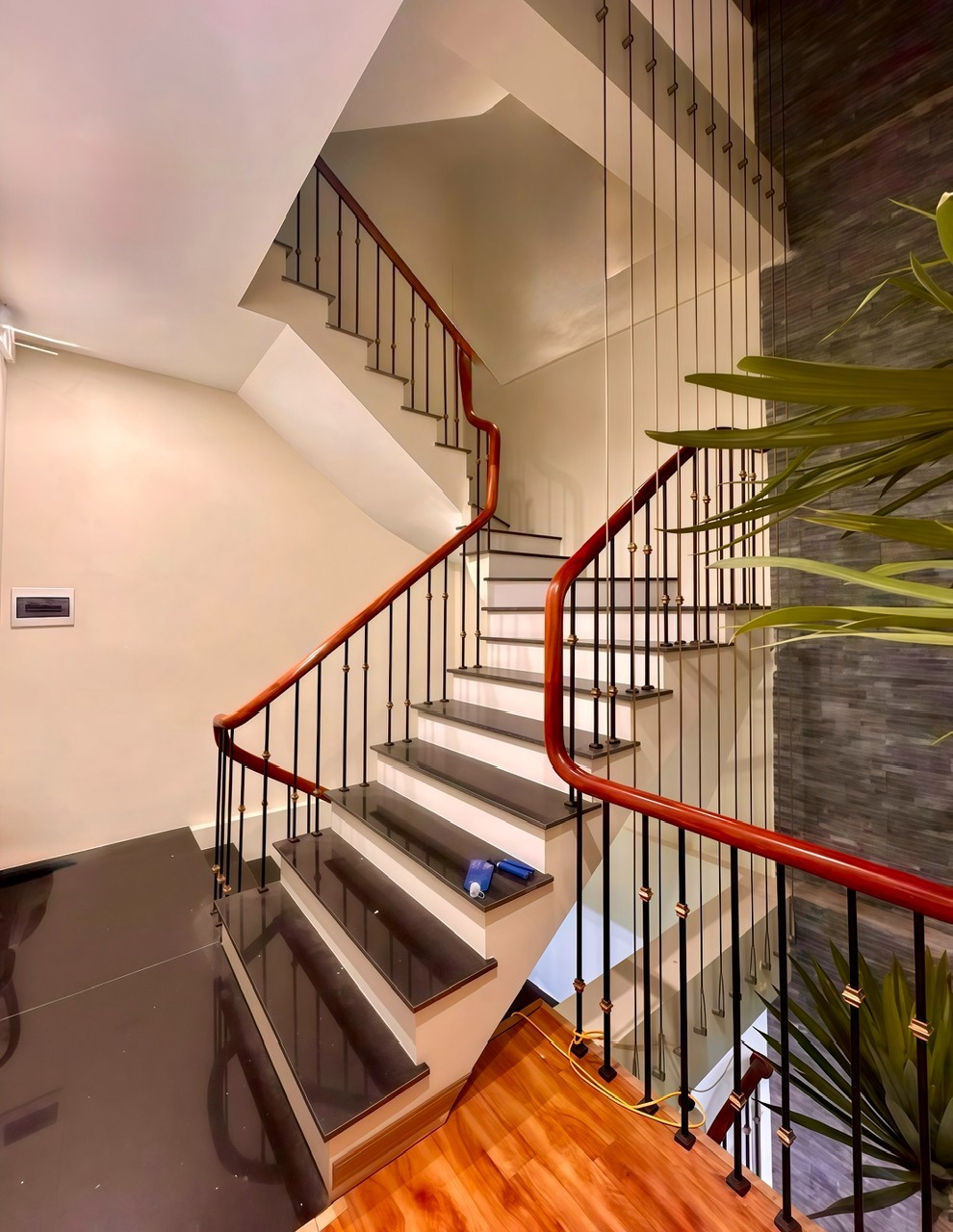 Bán Nhà Phố Thái Hà, Đống Đa - 69m2, 5 Tầng, 15.5 Tỷ - Gần Ô Tô, Thang Máy