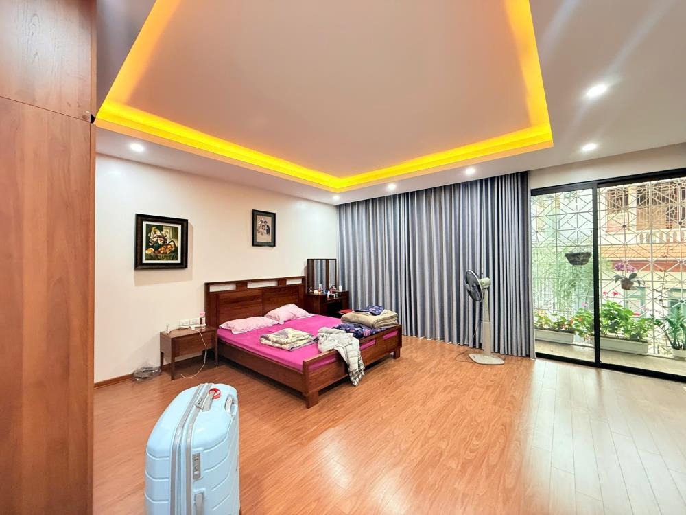 Bán nhà mặt tiền Hoàng Quốc Việt - 7 tầng - 21.5 tỷ - Kinh Doanh Đỉnh Cao