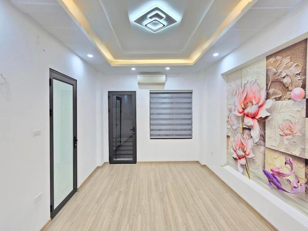 Nhà dân xây mới - Gần Đền Lừ - Full Nội Thất - Ô tô Lùi Cửa - Vị Trí Thông Thoáng