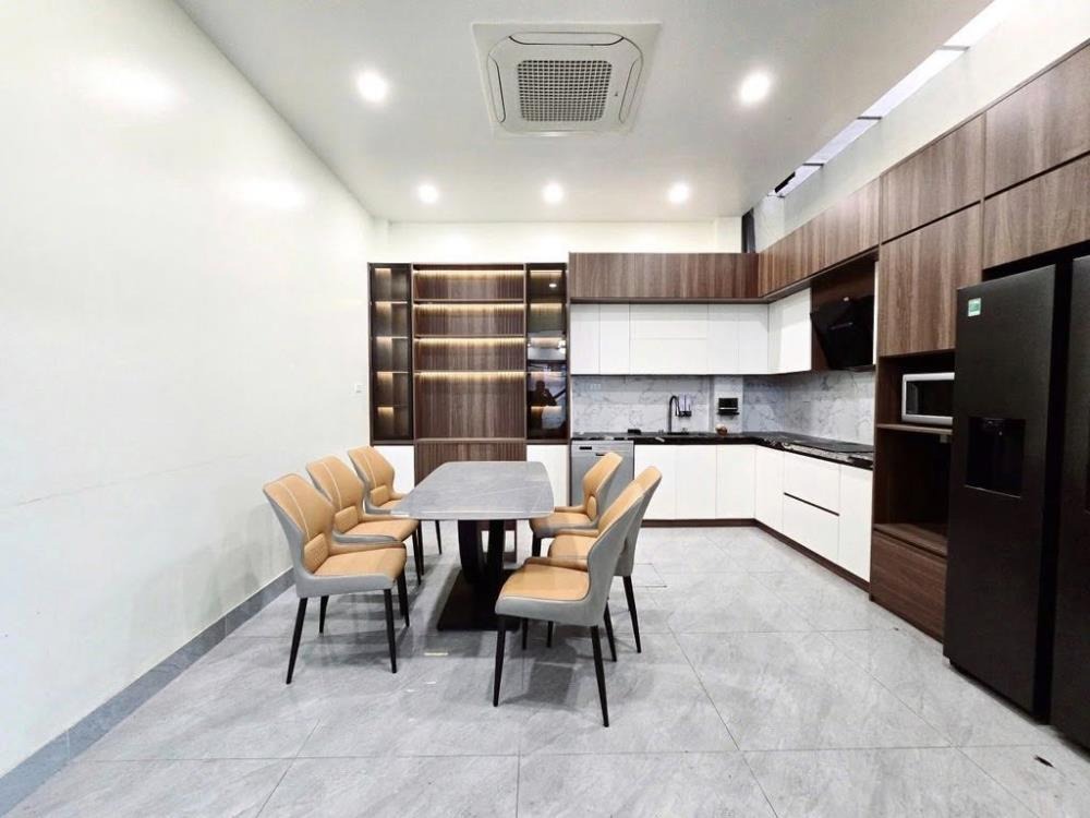 Bán nhà phố Định Công - 40m2, 8 tỷ - Vị trí đẹp, ở ngay