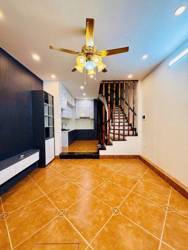 Nhà 5 Tầng, 35m2, Ô Tô Đỗ Cửa - Nội Thất Nhập Khẩu, Sổ Vuông - Nguyễn Khang