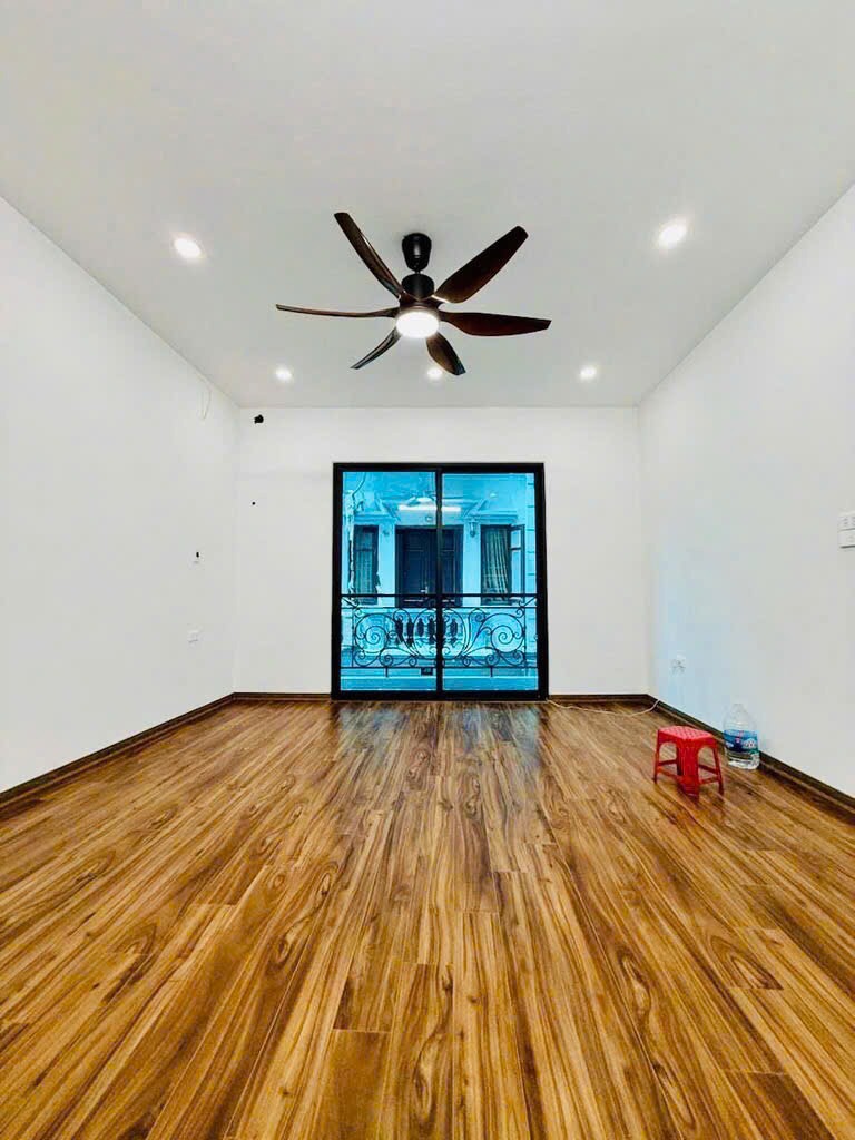 Nhà 5 Tầng, 35m2, Ô Tô Đỗ Cửa - Nội Thất Nhập Khẩu, Sổ Vuông - Nguyễn Khang