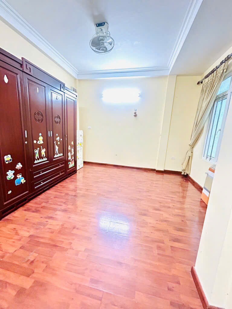 Nhà Đẹp Đội Cấn - 6 Phòng Ngủ, Full Công Năng, Ô Chờ Thang Máy