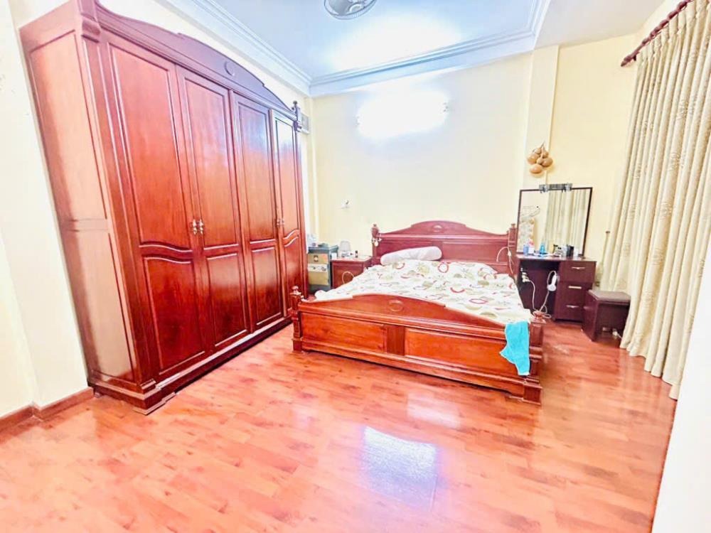 Nhà Đẹp Đội Cấn - 6 Phòng Ngủ, Full Công Năng, Ô Chờ Thang Máy