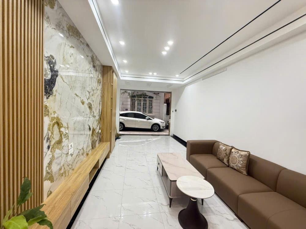 Bán nhà mới xây trung tâm quận Cầu Giấy - Thang máy, Gara ô tô, 48m2