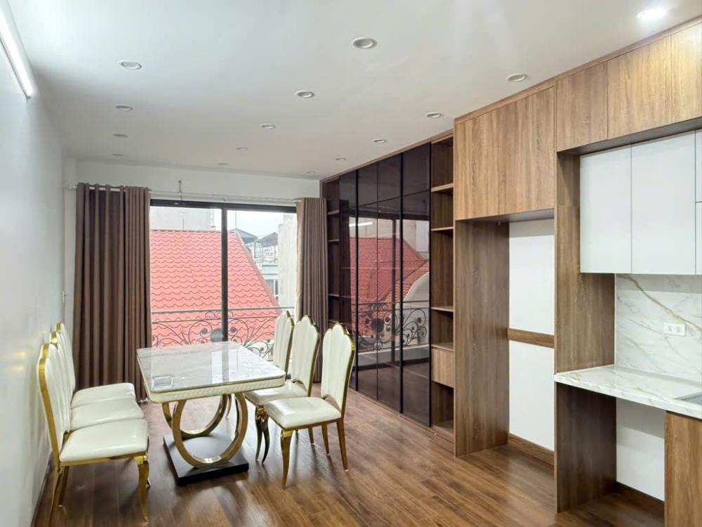 Bán nhà mới xây trung tâm quận Cầu Giấy - Thang máy, Gara ô tô, 48m2