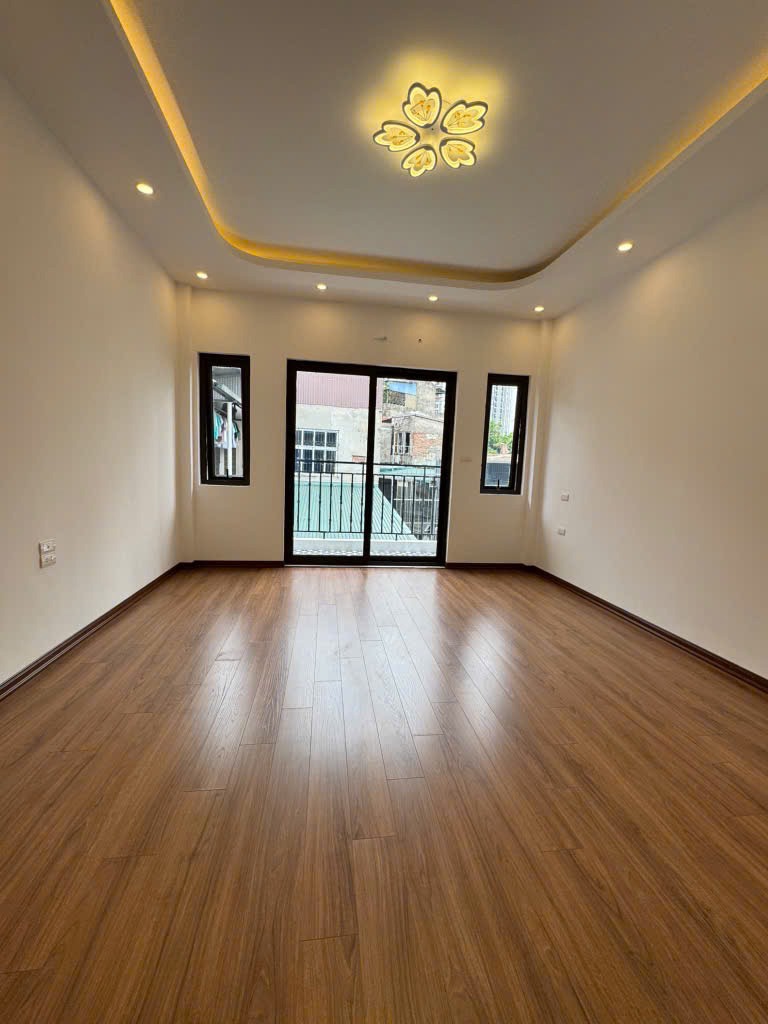 Bán nhà trung tâm Hoàng Mai, ô tô đỗ cổng, giá chỉ 6.7 tỷ