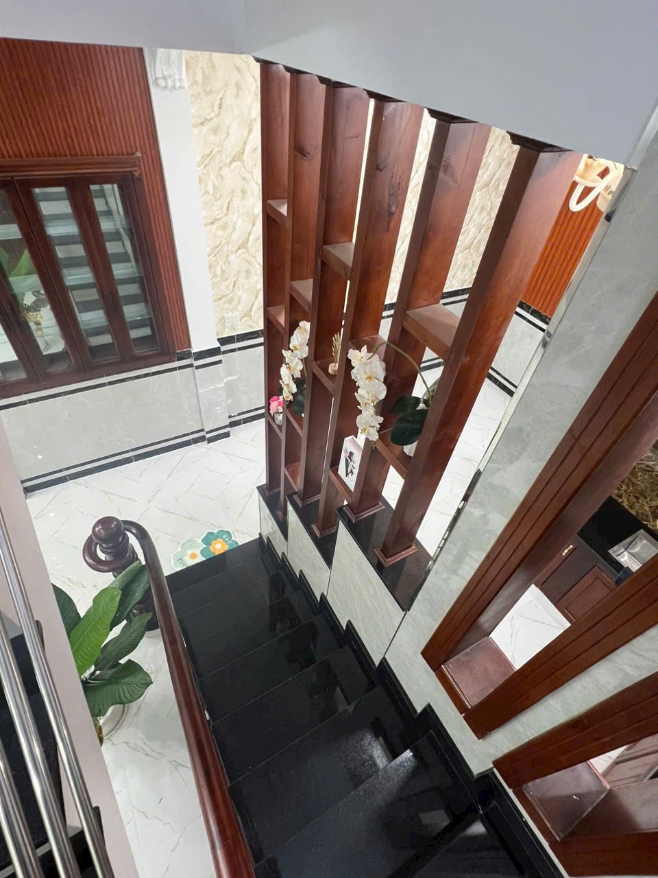 Nhà phố Quận 12: 5 tỷ 500tr - 5x11m, 1 trệt 2 lầu, 4PN, đường 7m
