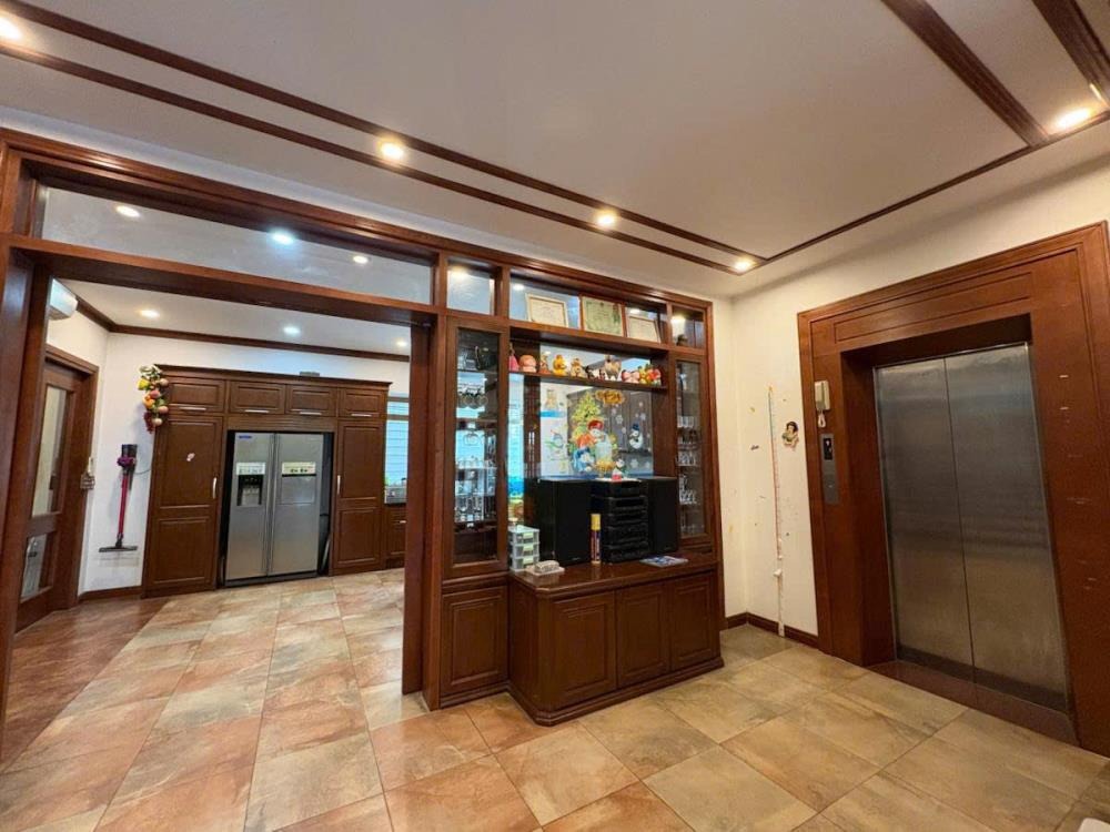 Biệt Thự Vườn Đào Tây Hồ: 231m2, 6 Tầng, View Vườn Hoa, An Ninh Tuyệt Đối