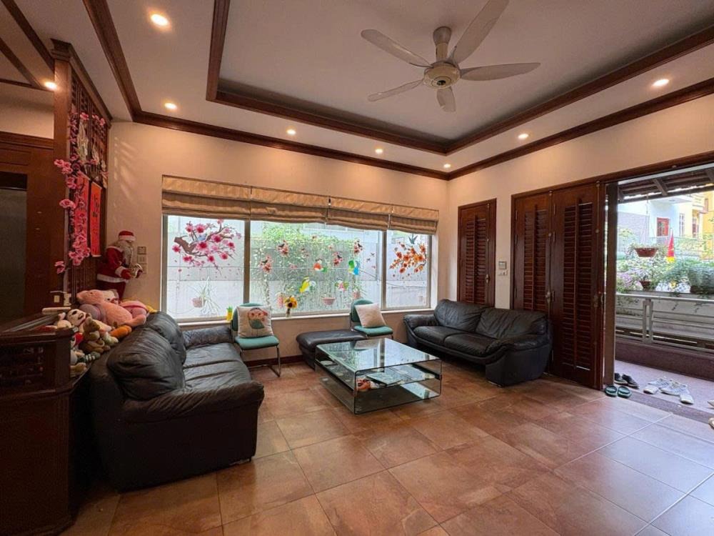 Biệt Thự Vườn Đào Tây Hồ: 231m2, 6 Tầng, View Vườn Hoa, An Ninh Tuyệt Đối