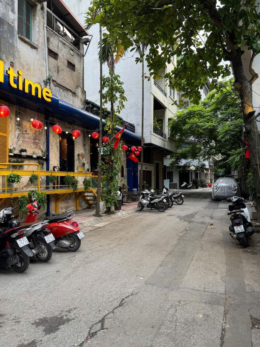 Bán đất mặt phố - View Hồ Tây - Pháp lý đầy đủ - Giá Tốt