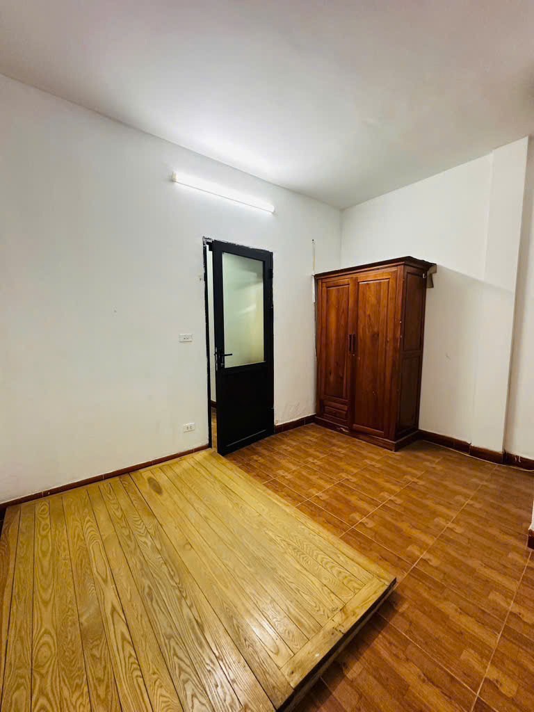 Nhà đẹp Lạc Long Quân, Tây Hồ 42m2, 8.5 tỷ - Vị trí trung tâm, nhiều phòng ngủ