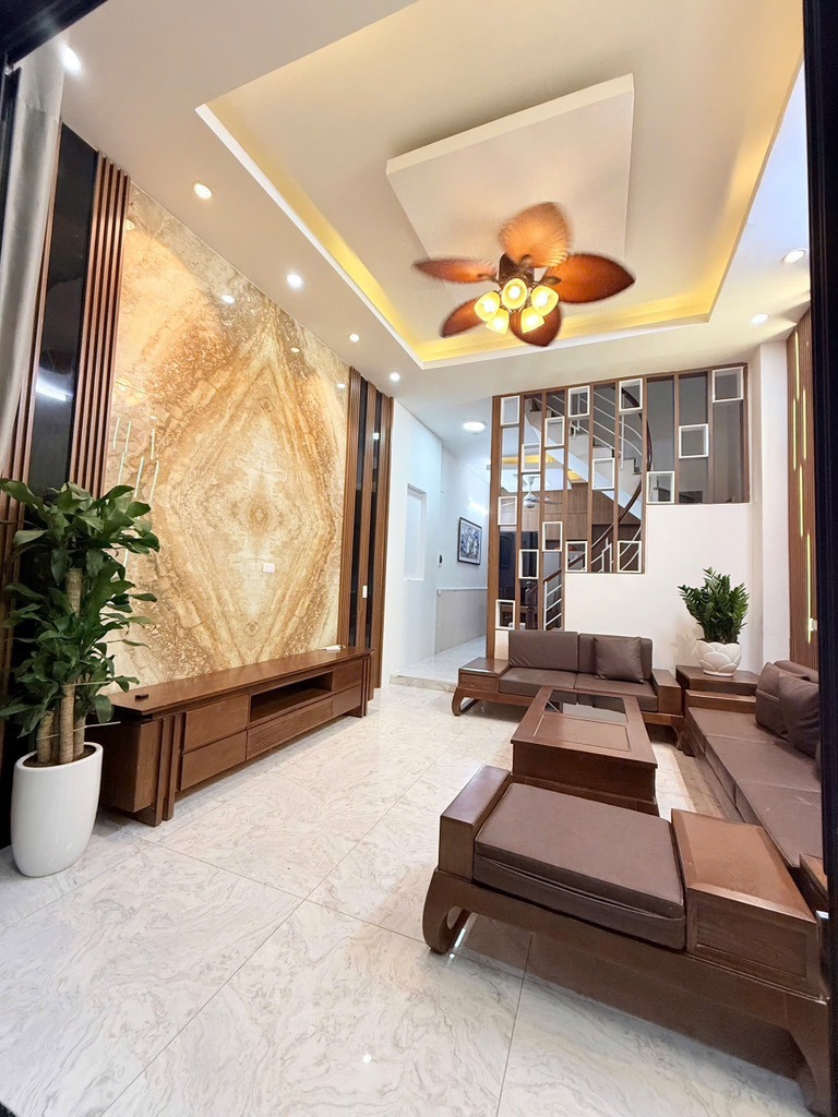 Bán nhà Kim Ngưu, Hai Bà Trưng - 43m2, 4 Tầng, Giá 9.85 Tỷ - Full Nội Thất