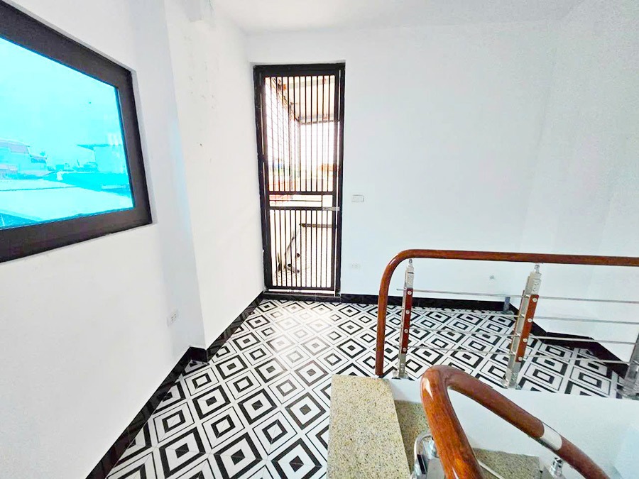 Nhà Linh Quang Đẹp 8PN, Ngõ Thông, 15m Oto - Đống Đa | Giá Tốt