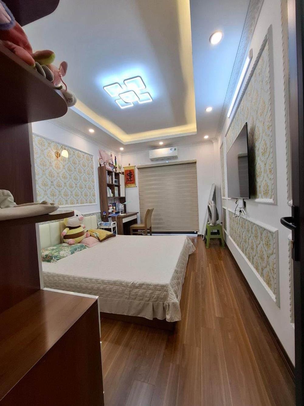Nhà đẹp 50m2, 5 tầng, 2 mặt thoáng, ngõ rộng - Giá Tốt, Sổ Đỏ Sẵn