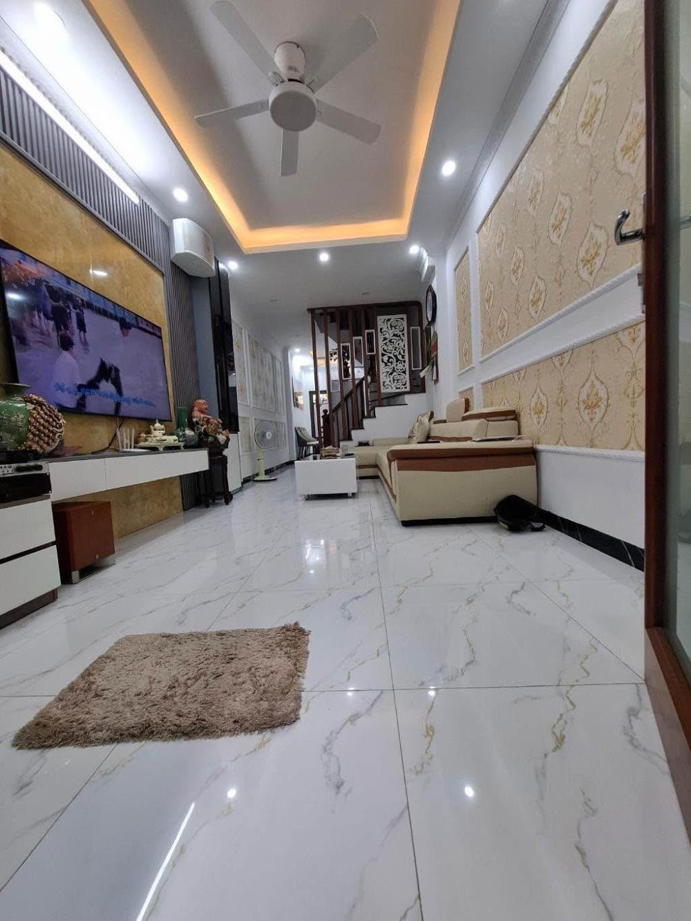 Nhà đẹp 50m2, 5 tầng, 2 mặt thoáng, ngõ rộng - Giá Tốt, Sổ Đỏ Sẵn