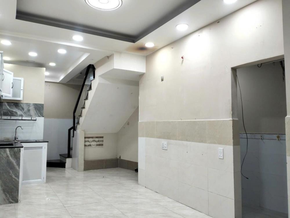 Nhà Hot 2 Tầng Thạnh Lộc, Q12: 26m2, Giá 1.x Tỷ - Vị Trí Đắc Địa